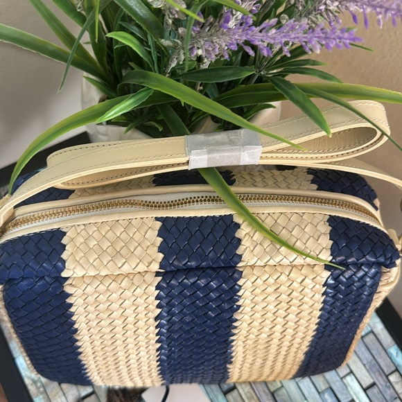 ❤️❤️❤️ Host Pick Clara V. Marisol Woven Leather Crossbody Bag❤️❤️❤️❤️
Clare V. - Picture 3 of 13